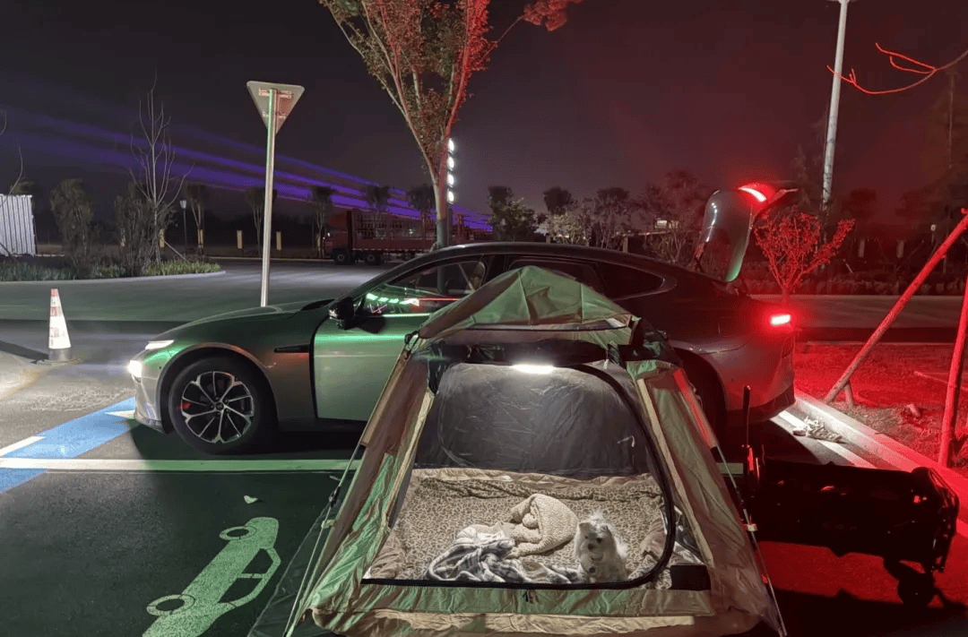 间年轻人旅行掀起“帐篷过夜”热潮开元棋牌不住酒店住帐篷！国庆期(图3)